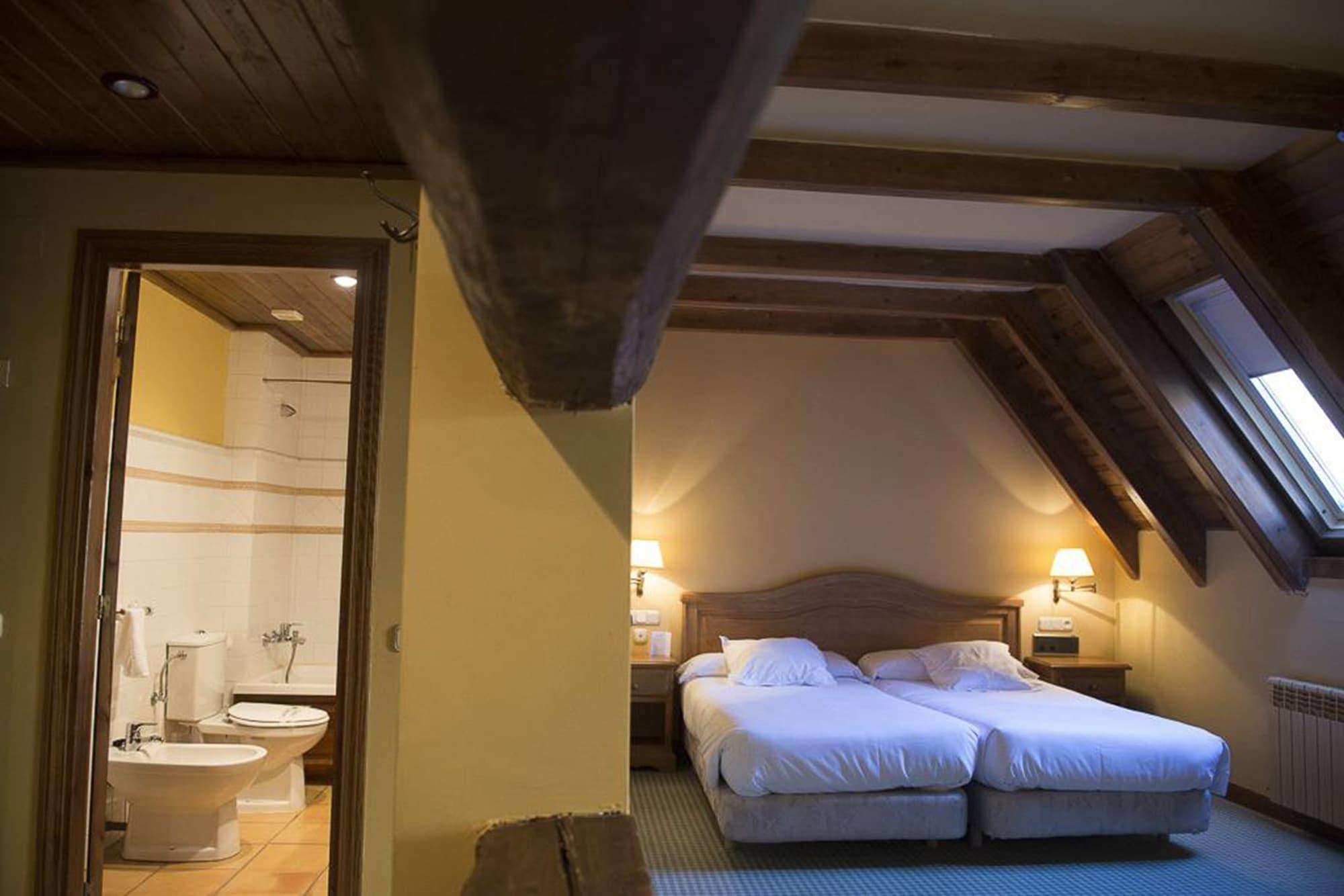 Hotel Chalet Bassibe Baqueira Beret Exteriör bild