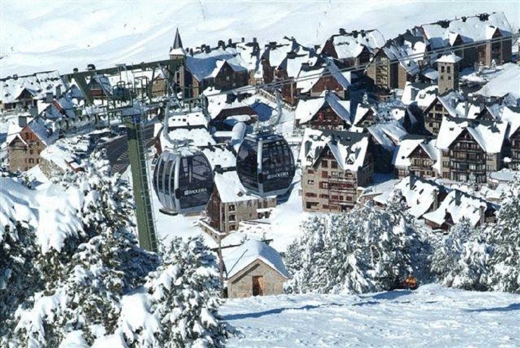 Hotel Chalet Bassibe Baqueira Beret Exteriör bild