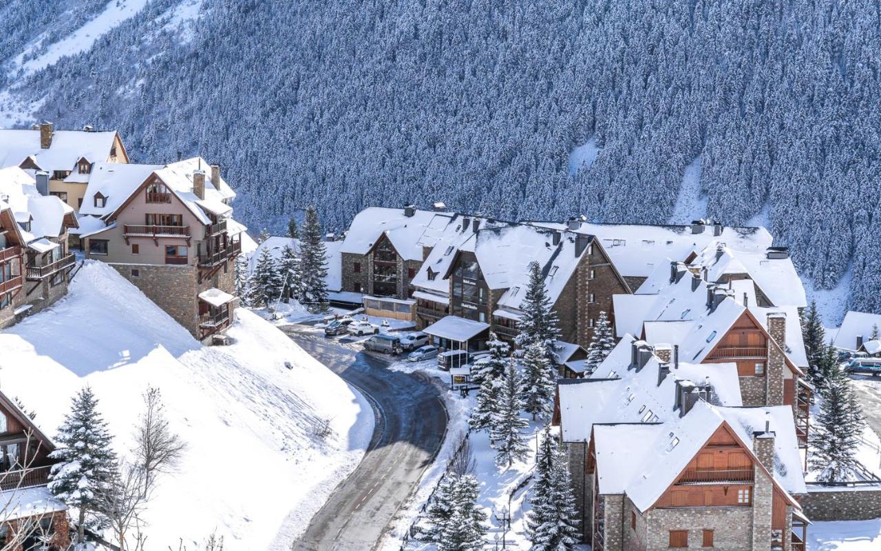 Hotel Chalet Bassibe Baqueira Beret Exteriör bild