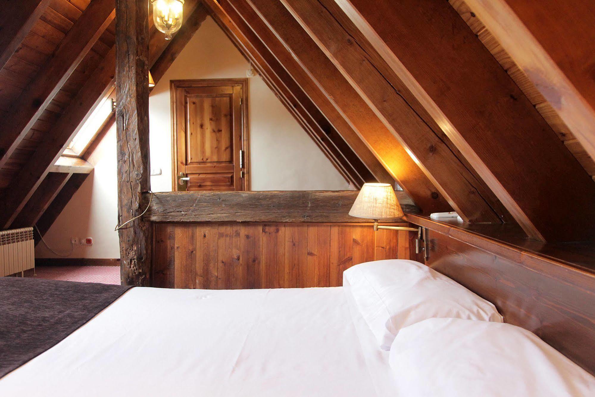 Hotel Chalet Bassibe Baqueira Beret Exteriör bild