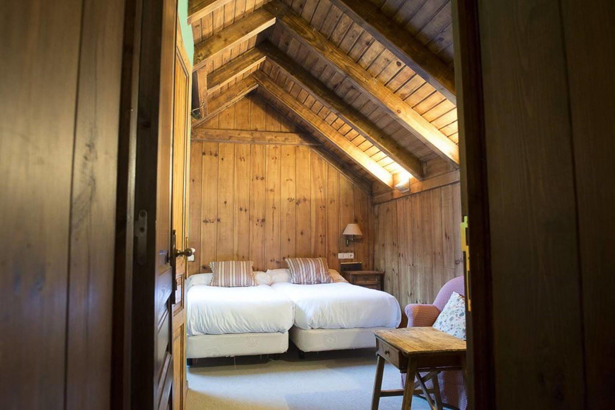 Hotel Chalet Bassibe Baqueira Beret Exteriör bild