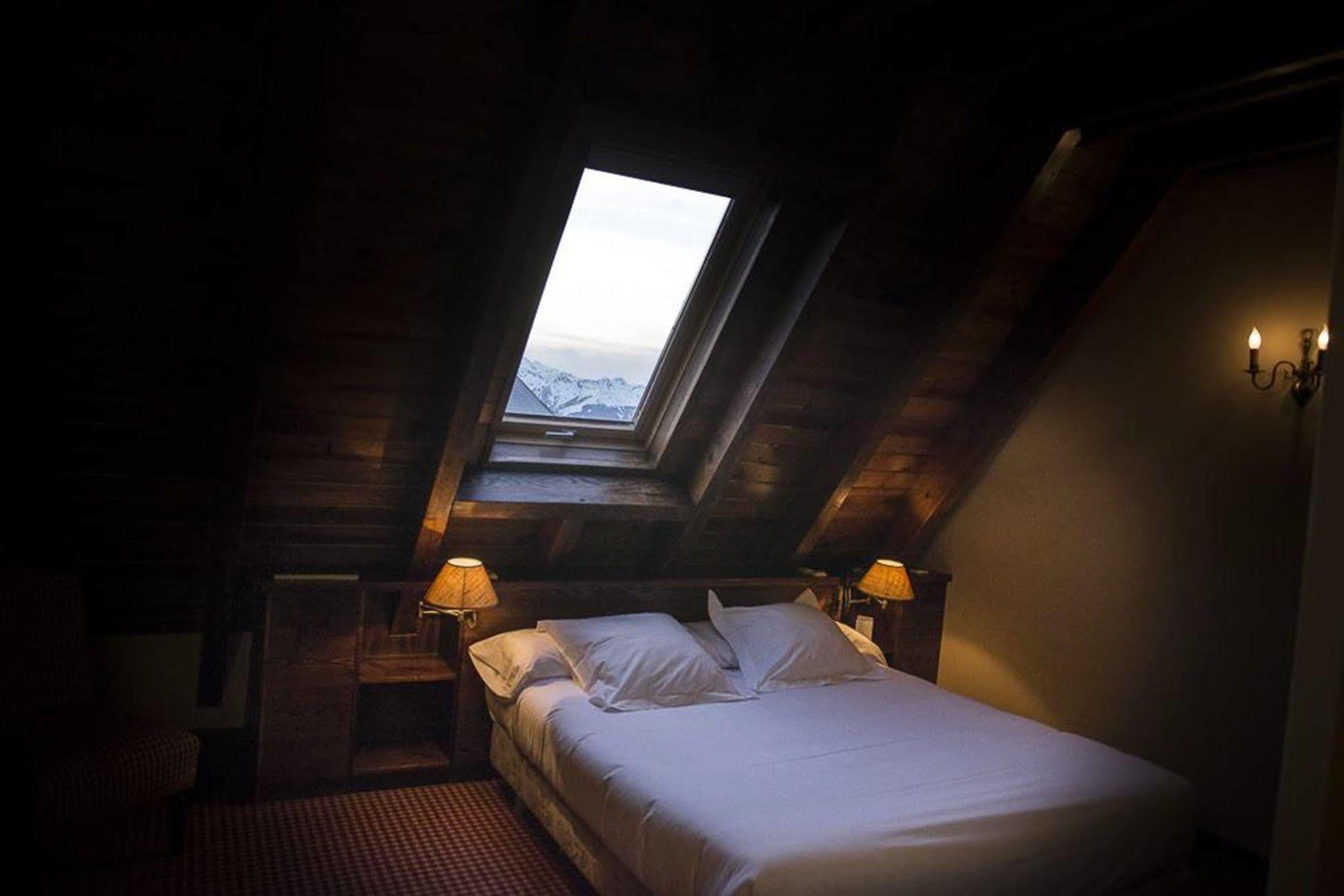 Hotel Chalet Bassibe Baqueira Beret Exteriör bild