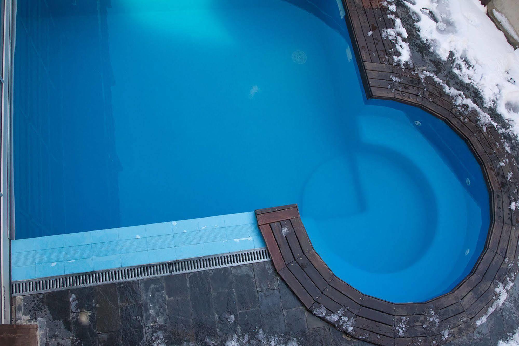 Hotel Chalet Bassibe Baqueira Beret Exteriör bild