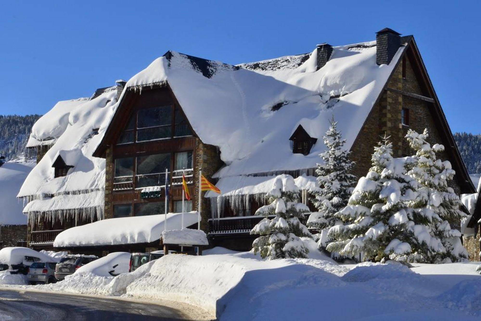 Hotel Chalet Bassibe Baqueira Beret Exteriör bild